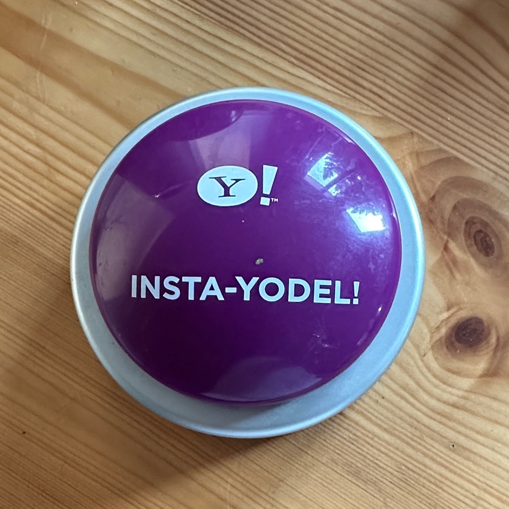 Purple Yahoo Insta-Yodel Button